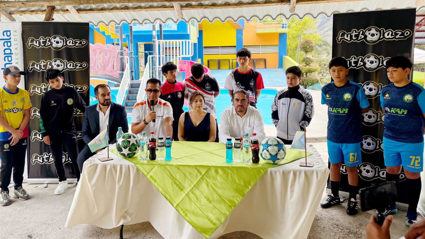 Rueda de prensa de presentación de El Azuay Vive Fútbol 2026