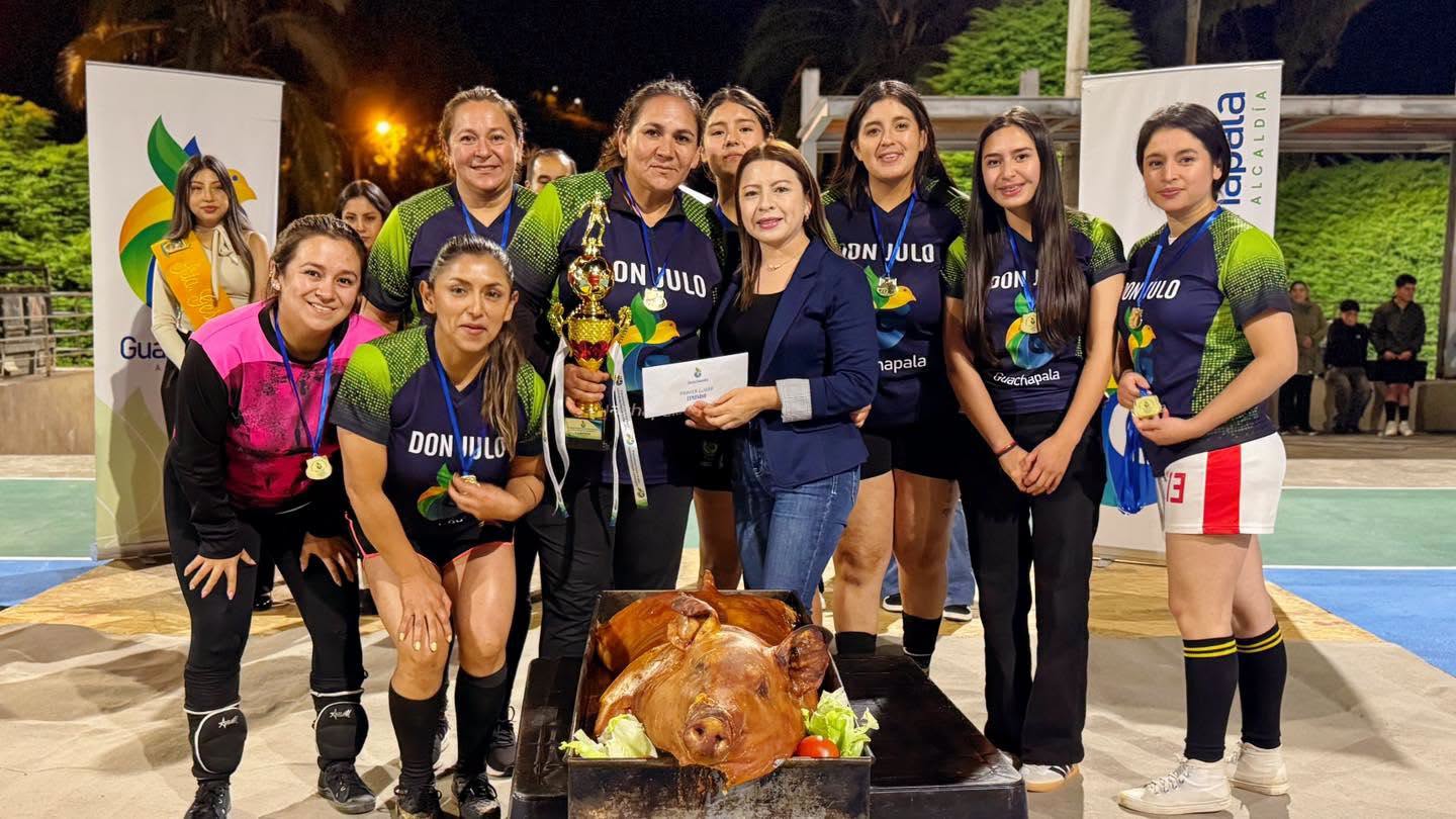 Equipo campeón de la categoría femenina de la Copa Alcaldía Guachapala