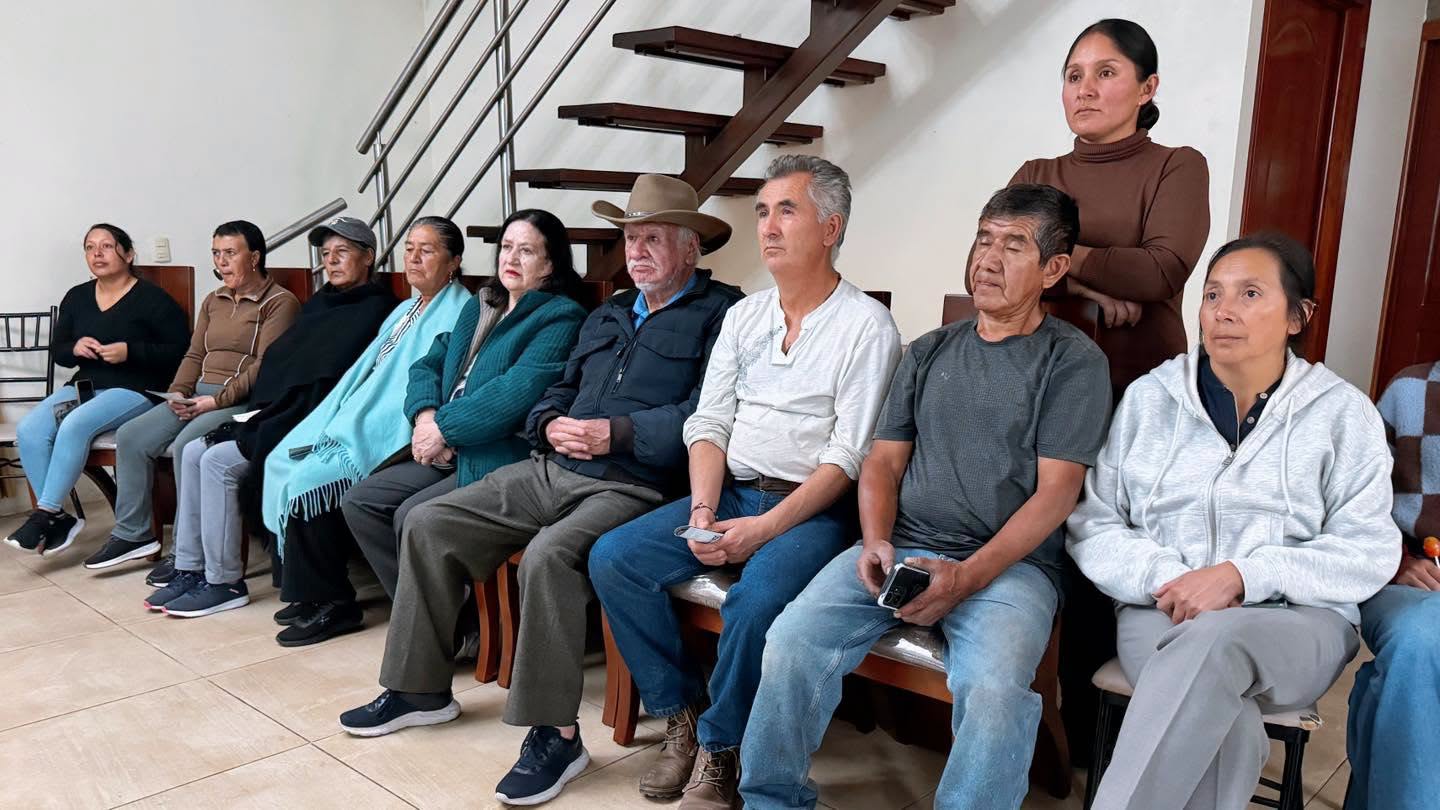 Moradores de Monjas participando en la socialización de los proyectos previstos para la comunidad