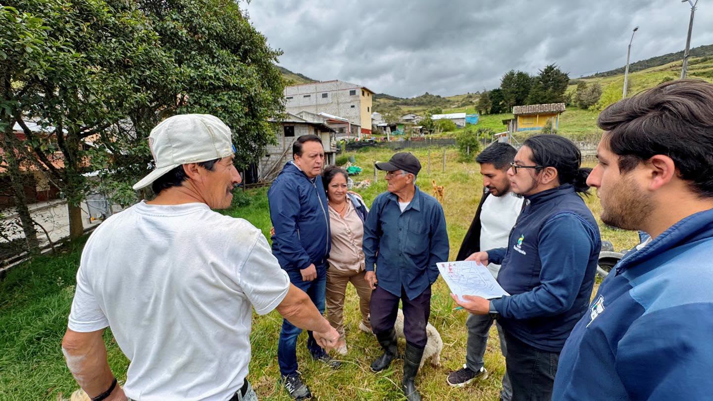 Moradores de Andacocha durante el recorrido por el sector