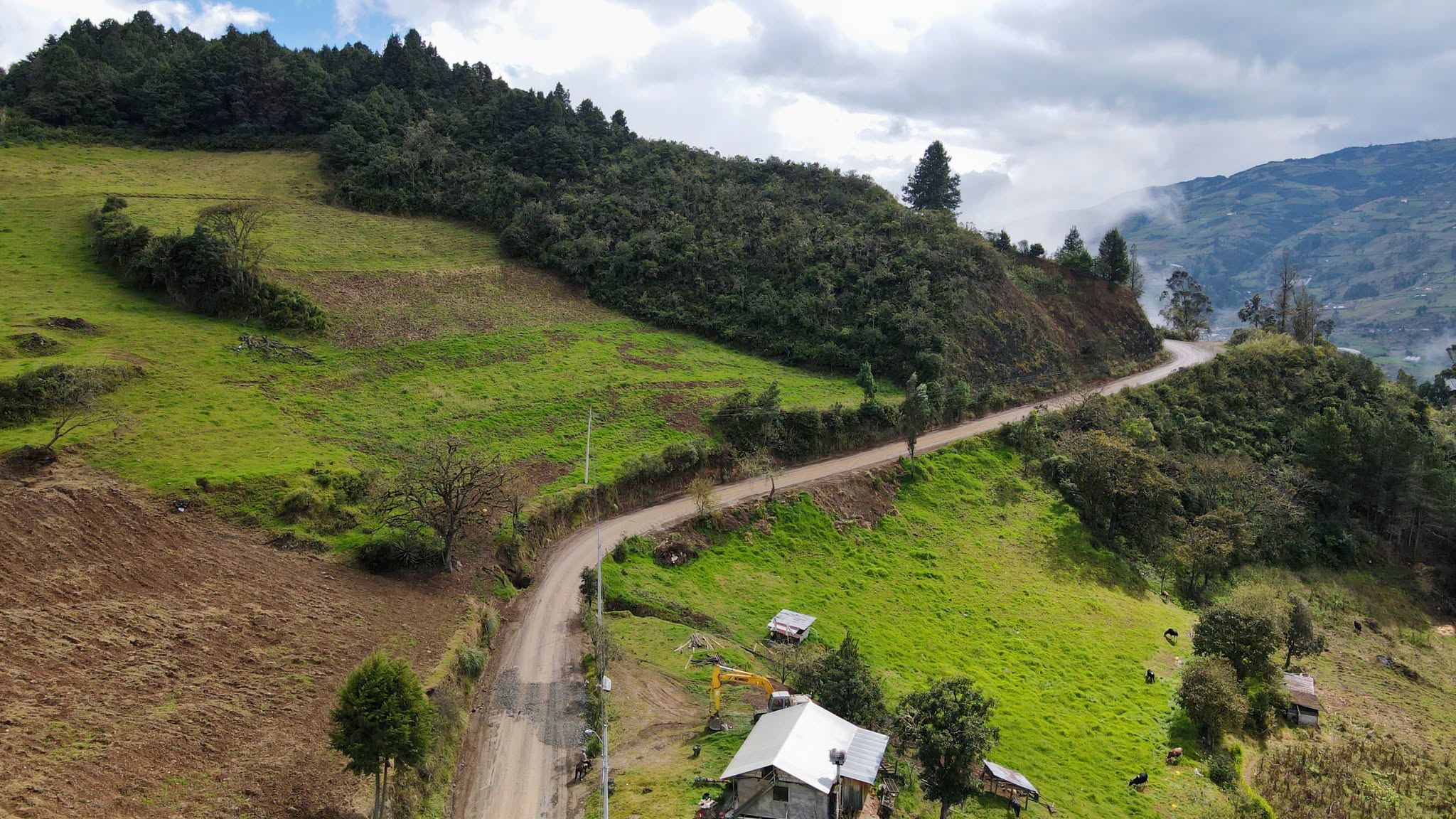 Vista general de la vía Ñuñurco – Don Julo – Santa Rosa tomada con dron