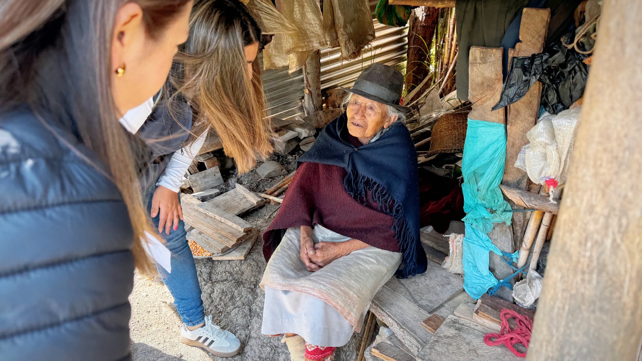 Señorita Zoila Portilla, de 96 años, durante una visita domiciliaria en la comunidad de Monjas