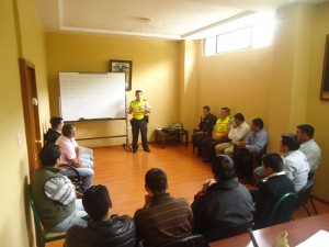 Durante el encuentro los líderes de los transportistas recibieron varias indicaciones  de parte de la Policía Nacional. 