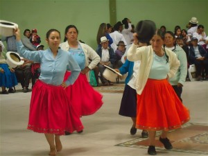 La presentación de diversos grupos de danza amenizó el encuentro social