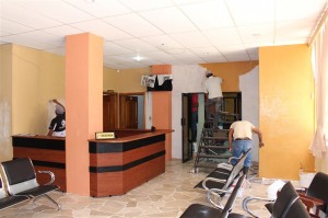 Personal de la municipalidad trabaja de manera ininterrumpida para adecuar los espacios internos