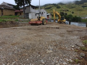 La maquinaria Municipal coloco material de mejoramiento en las plataformas