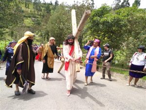 La Escenificación del Viacrucis de Guachapala mantiene tradiciones únicas en el Azuay.