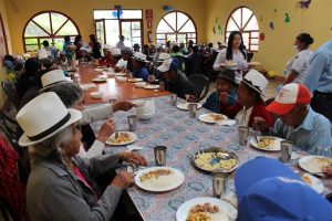 Luego del programa sociocultural todos los presentes disfrutaron de un delicioso almuerzo