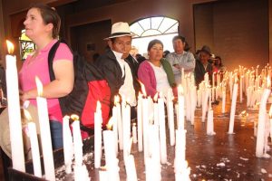 La capilla de velas reúne las peticiones de los devotos que llegan al Santuario 